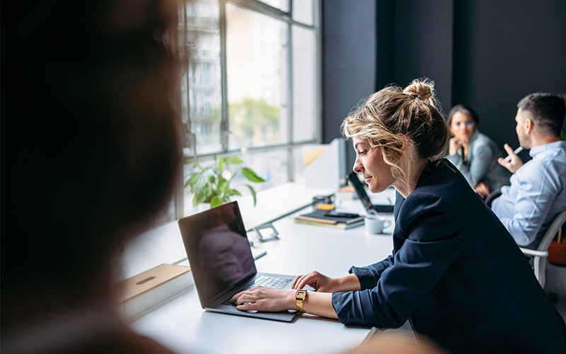 Deploy on your timeline without paying peak rates Professional team uses various high-performance laptops available for purchase on the Insight website.
