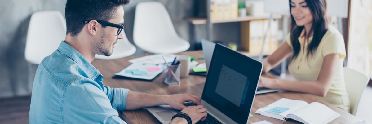 Cisco+ Drives Hybrid Cloud Agility Users collaborating at monitor