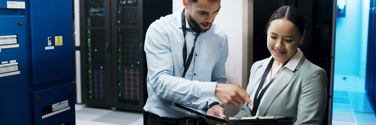 Insight Named in Gartner Magic Quadrant for SAM MS People in IT room