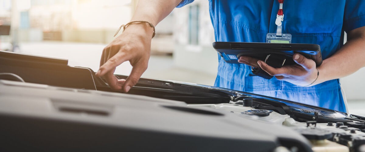 Transforming Field Enablement by Eliminating Paperwork Field worker using a tablet on site