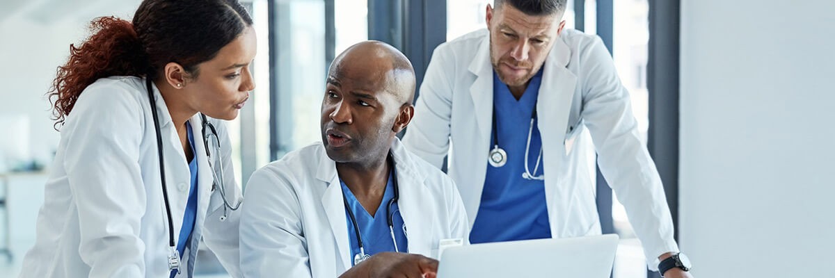 Conduct more than 3,000 evaluations daily with confidenc Doctors talk about patient procedures with medical staff