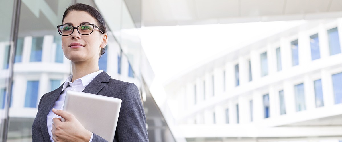Creating cloud-ready governance Business woman holding ipad