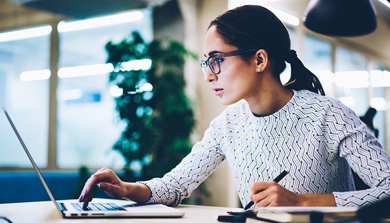 Learn how an empirical approach to data delivery can diminish the risky business of building and delivering the insights organizations need to remain competitive in the Digital Age. Scrum master reviewing teams kanban board. Agile for data science teams