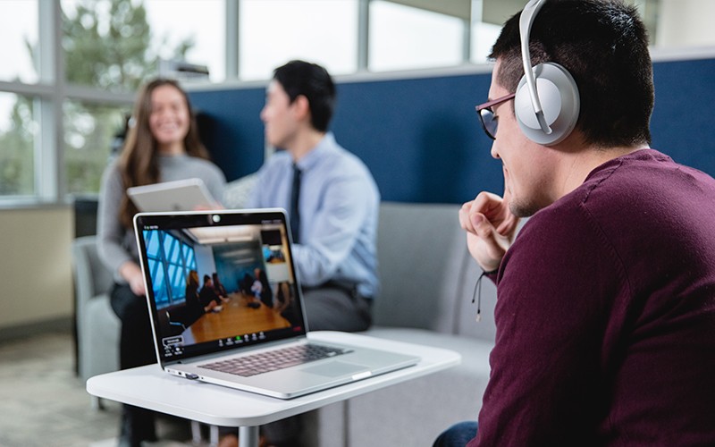 Bose Noise-cancelling 700 UC headphones Speak confidently and hear clearly with Bose 700 UC noise canceling headphones.