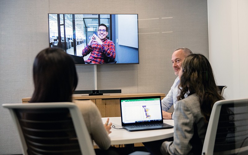 Bose Videobar VB1 The Videobar VB1 USB device brings premium audio and video to small and medium-sized meeting spaces.