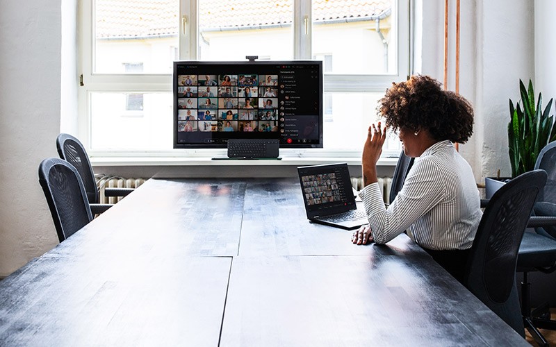 Seamless communication systems Woman using Cisco call control solution