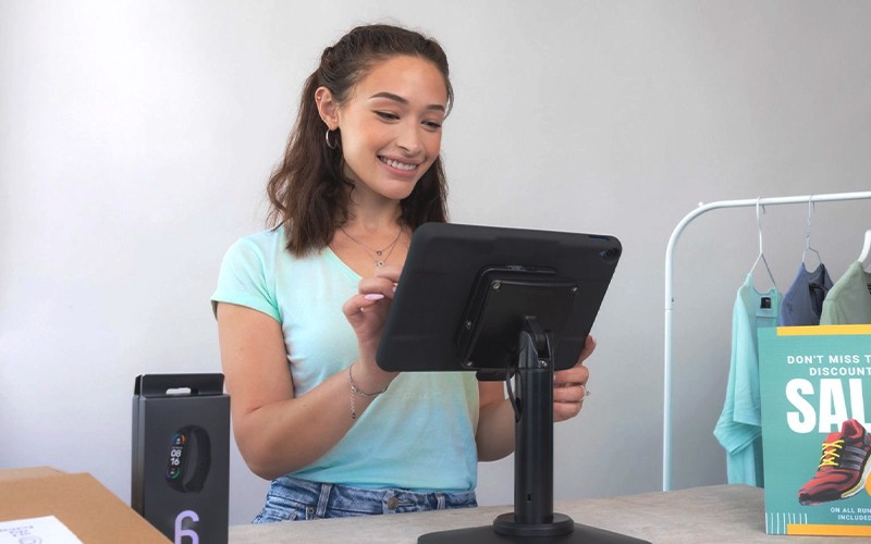 Compulocks’ PowerMove enables cable-free charging and data transfer, keeping your devices secure Compulocks’ PowerMove