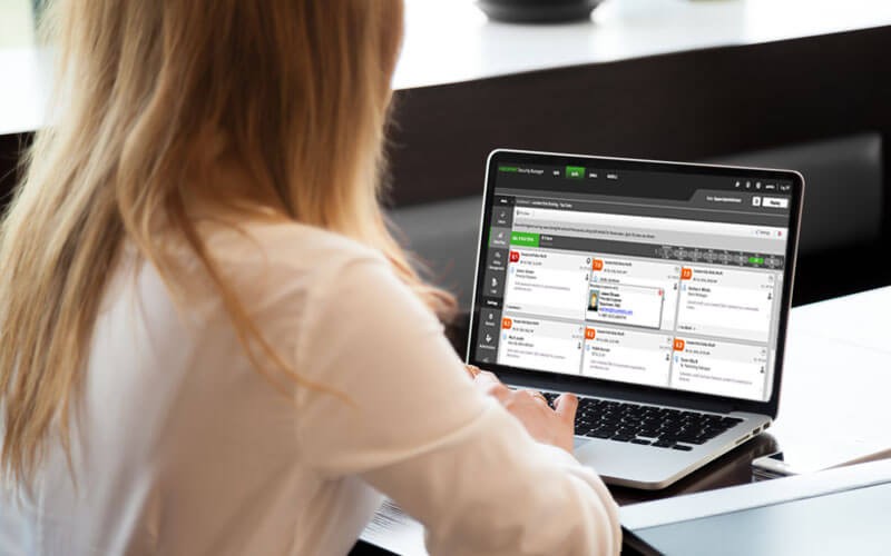 forcepoint-woman-using-dlp-software forcepoint-woman-using-dlp-software