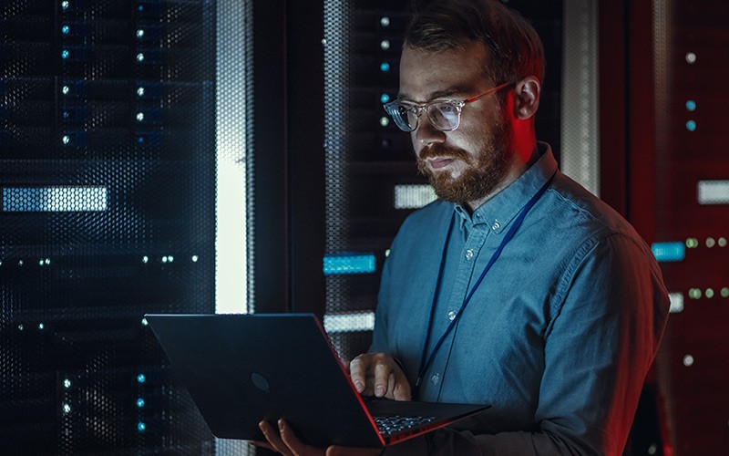 Adjust to change with full-stack AIOPs for automated monitoring Professional working on laptop