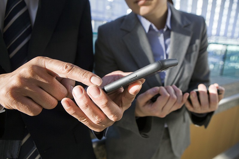 Build the foundation to your mobile strategy Business professionals on their smart phones