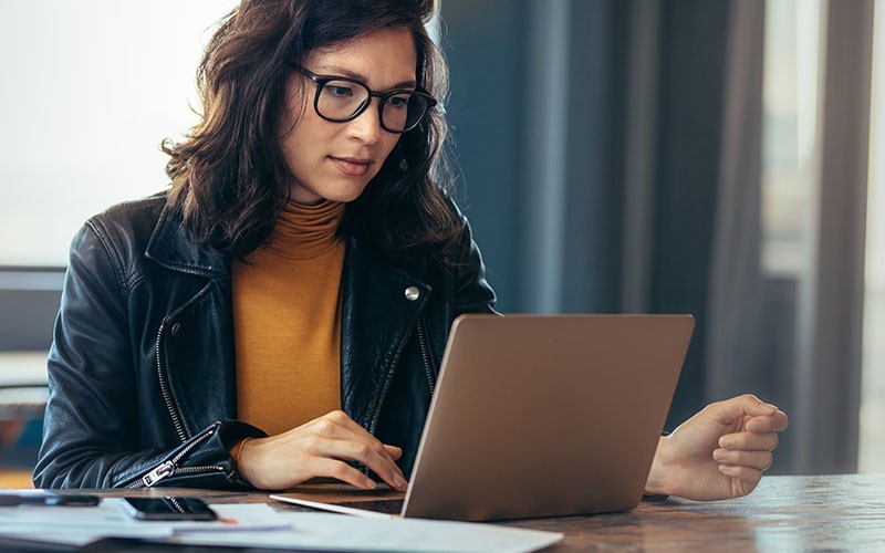 woman-working-on-laptop-lifestyle woman-working-on-laptop-lifestyle