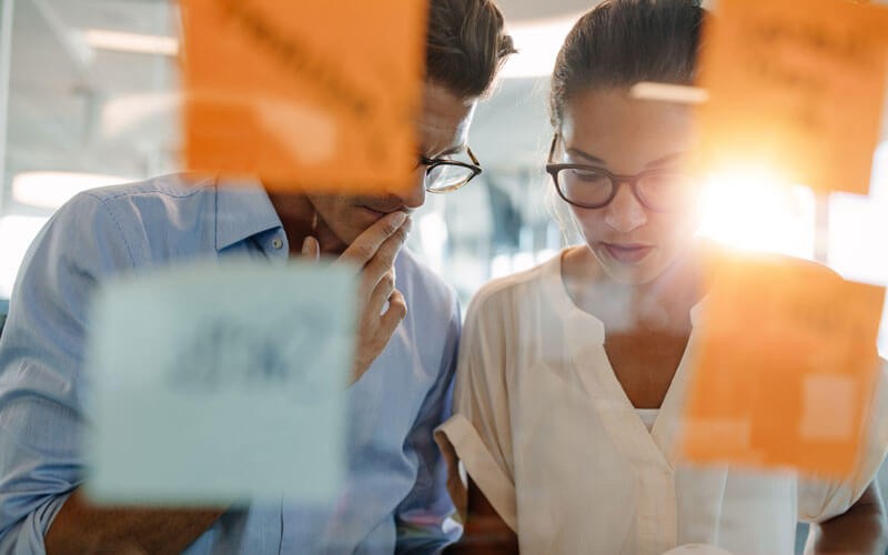 Cloud platforms with NetApp Two people collaborating