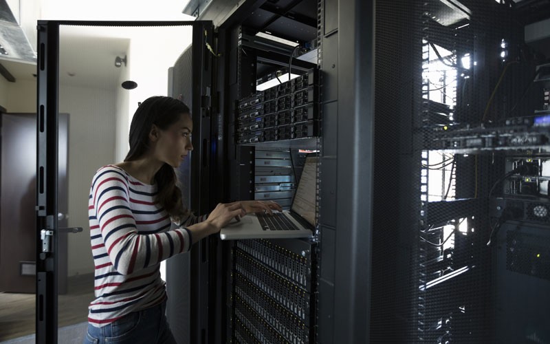 NetApp cloud disaster recovery solutions Woman in server room