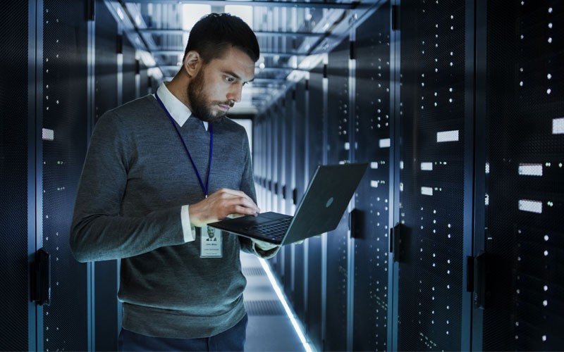 NetApp HCI future of data management Man working in data room