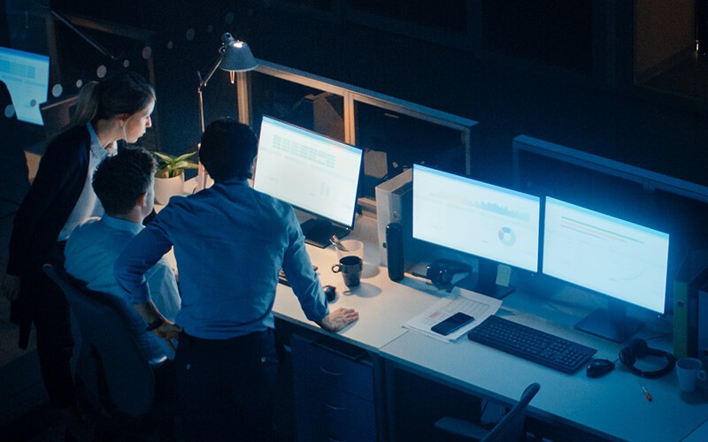 Rapid7 InsightIDR Professional working together at night