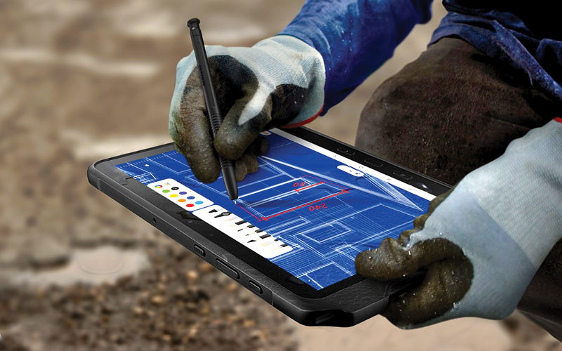 Samsung’s rugged mobile devices offer a durable and flexible solution for frontline workers Employee using tablet