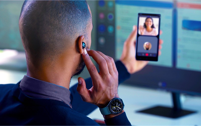 Unlocked by Samsung business smartphones give you untethered freedom Professional on a virtual meeting